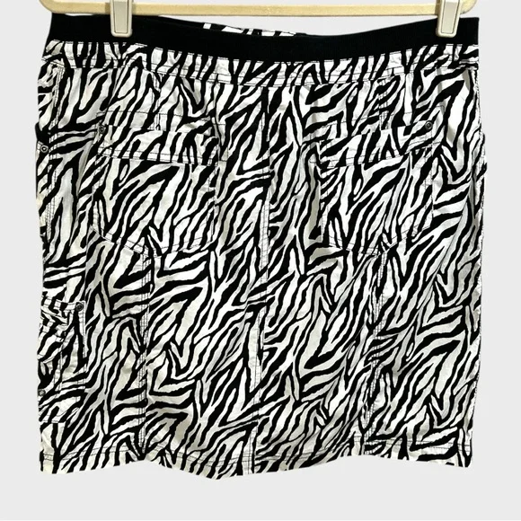 NEW! Chico's Zebra Black and White Mini Pencil Skirt Night Out Size 2 - Picture 4 of 11